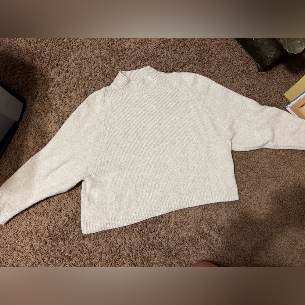 Old Navy Cream knit drop shoulder sweater. Size Large